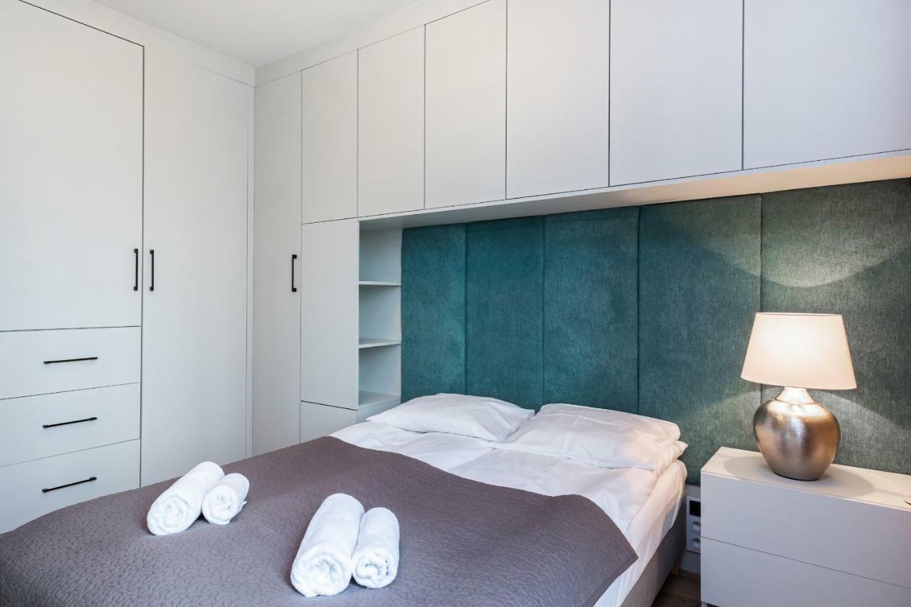 Fort Wola Apartments Warsaw By Noclegi Renters Extérieur photo